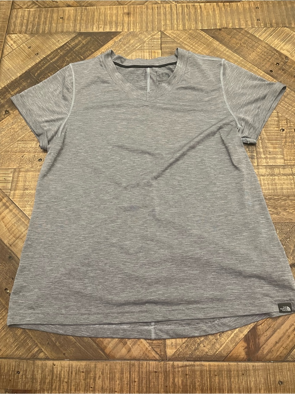 The North Face Hyperlayer FlashDry V-Neck Tech Tee - Space Dye Gray Heather